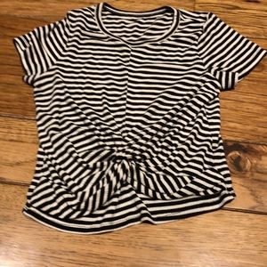 Short knitted in the front crop top